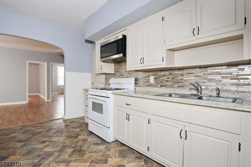 554 W Broadway Property Photo 9
