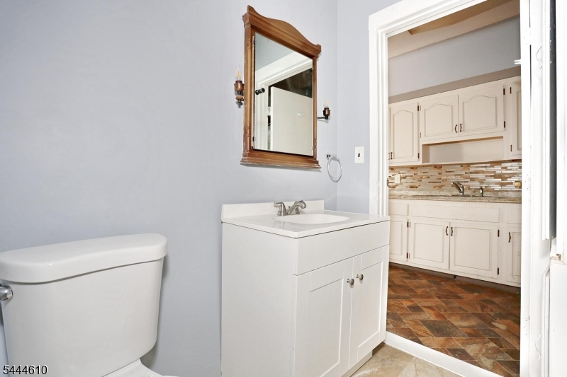 554 W Broadway Property Photo 12