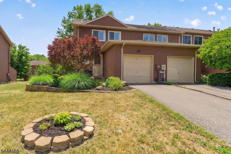8 Saxonney Cir Property Photo 1