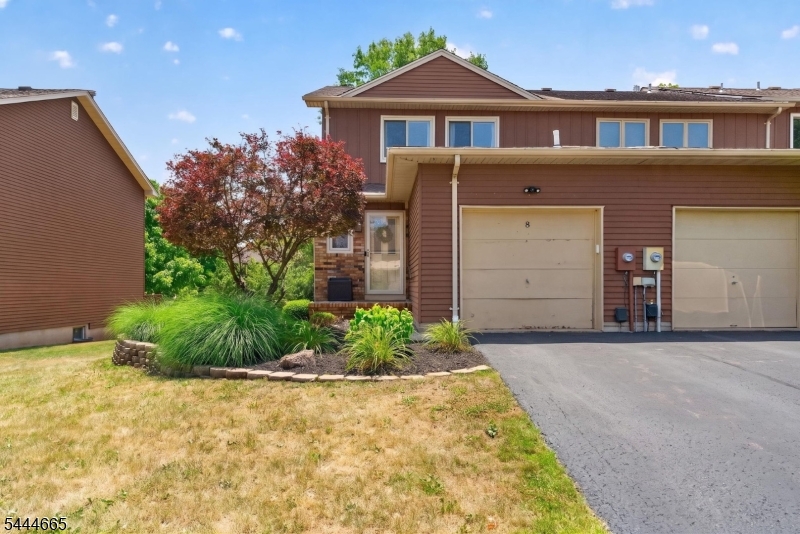 8 Saxonney Cir Property Photo 2