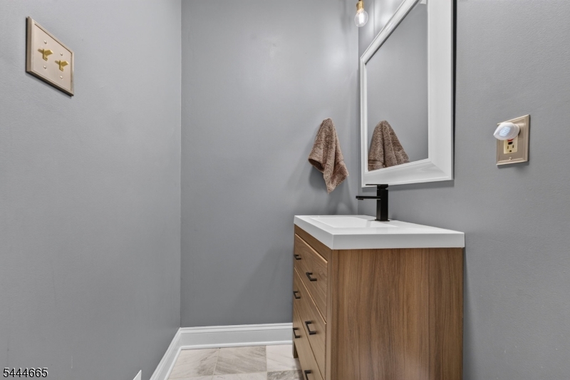 8 Saxonney Cir Property Photo 15