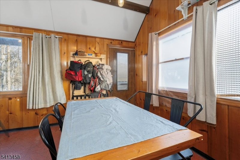 407 Diggles Pl Property Photo 6
