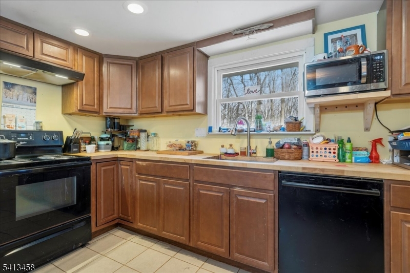 407 Diggles Pl Property Photo 10