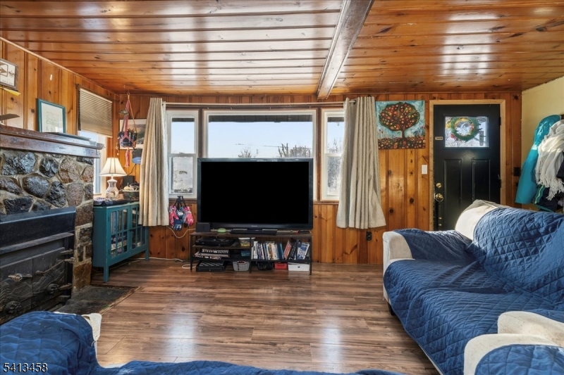 407 Diggles Pl Property Photo 12