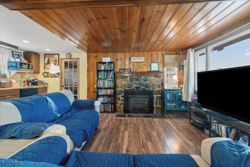 407 Diggles Pl Property Photo 13