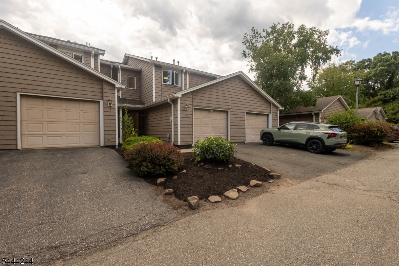 107 Rock Ledge Ter Property Photo 2