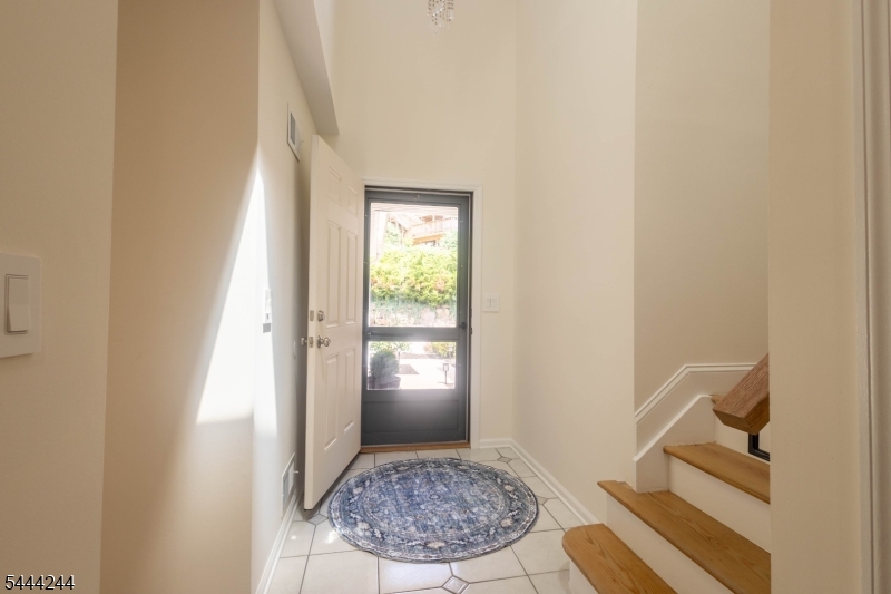 107 Rock Ledge Ter Property Photo 3