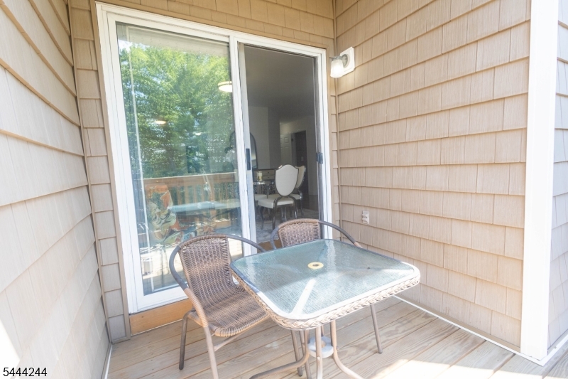 107 Rock Ledge Ter Property Photo 10