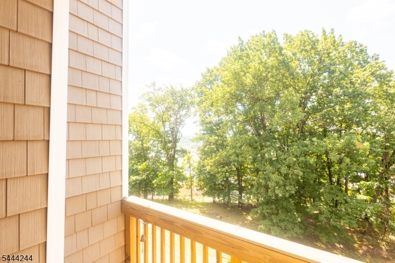 107 Rock Ledge Ter Property Photo 11