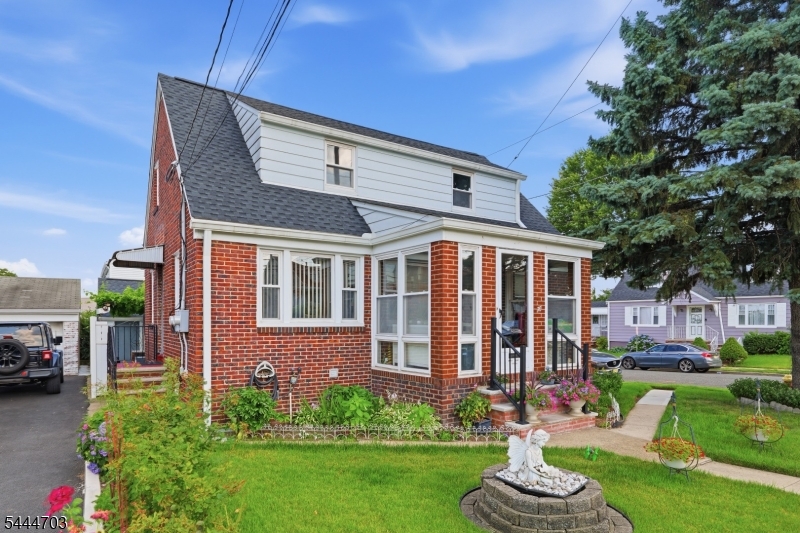 76 Schuyler Ave 2 Property Photo 1
