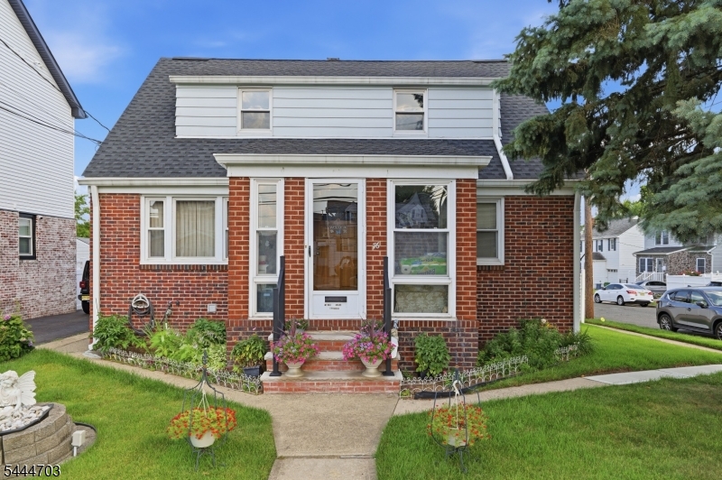 76 Schuyler Ave 2 Property Photo 2