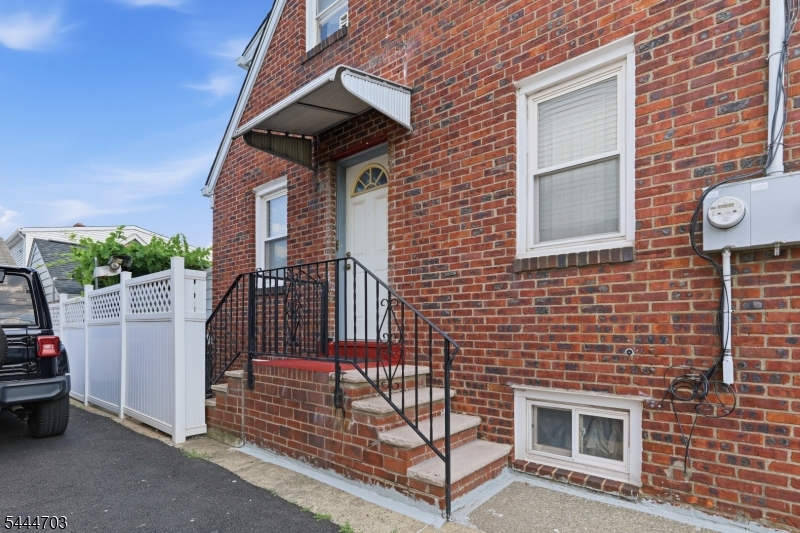 76 Schuyler Ave 2 Property Photo 3