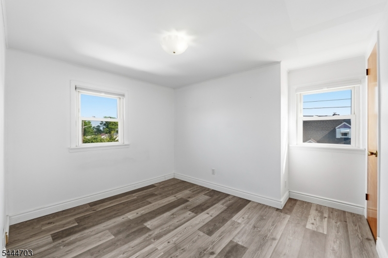 76 Schuyler Ave 2 Property Photo 10