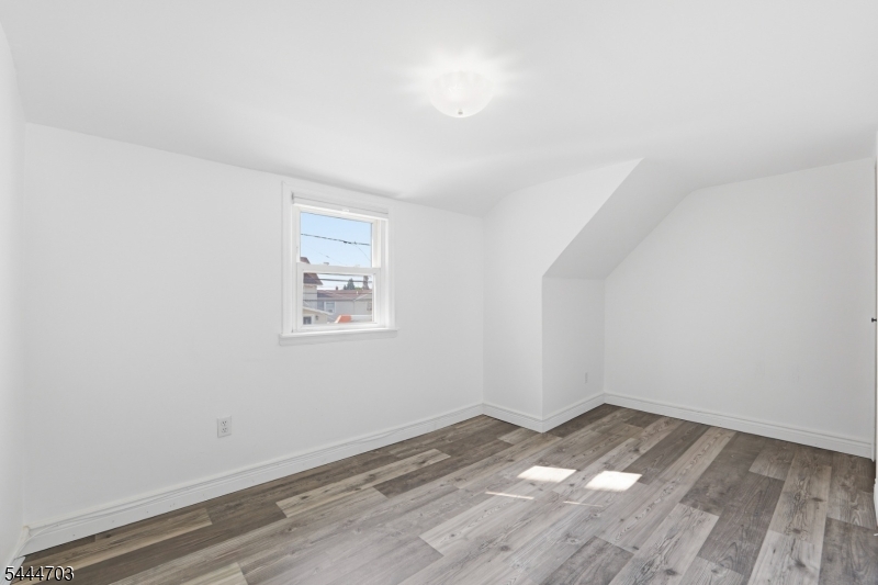 76 Schuyler Ave 2 Property Photo 13