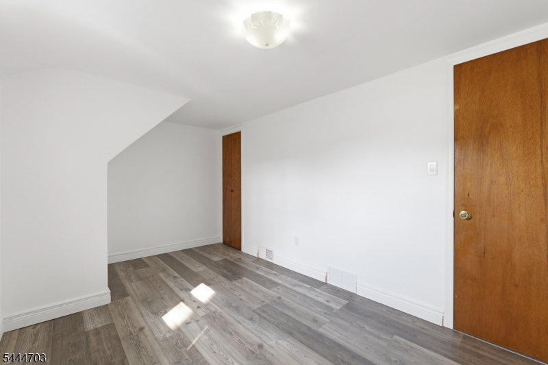 76 Schuyler Ave 2 Property Photo 14
