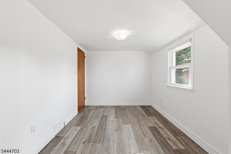 76 Schuyler Ave 2 Property Photo 15