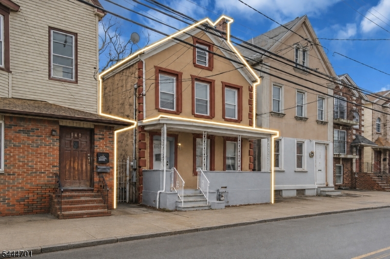 142 E Jersey St Property Photo 1