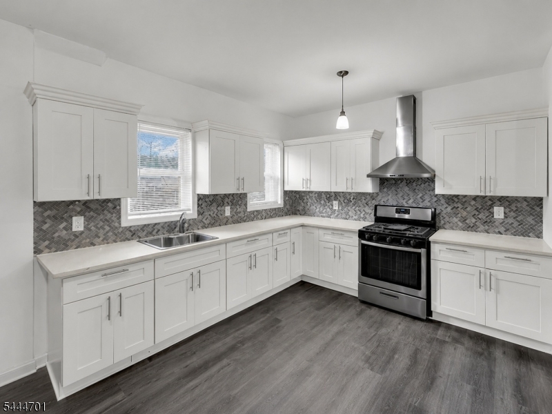142 E Jersey St Property Photo 2