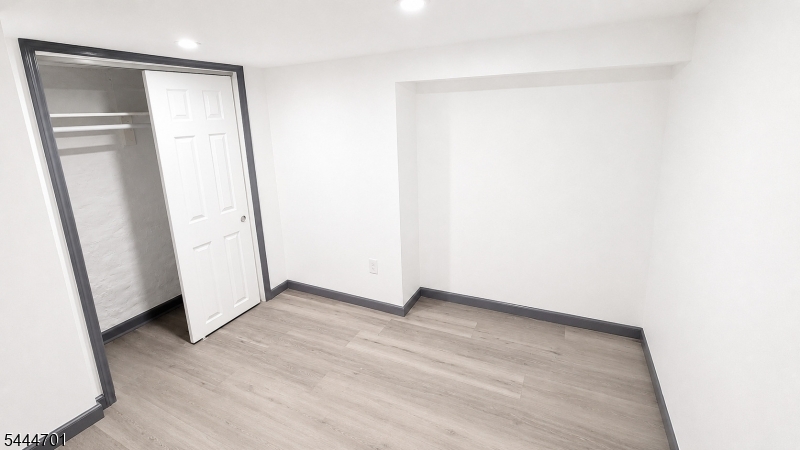 142 E Jersey St Property Photo 10
