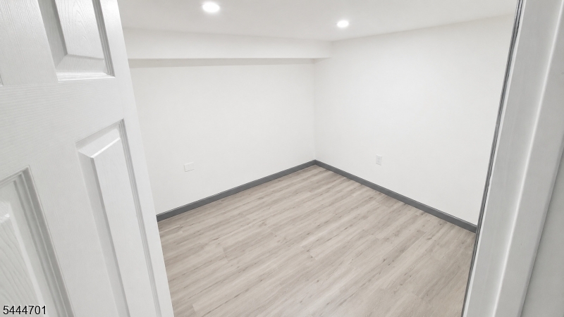 142 E Jersey St Property Photo 11