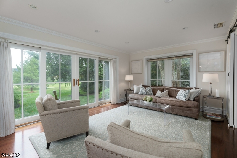 8 Flanders Valley Ct Property Photo 15