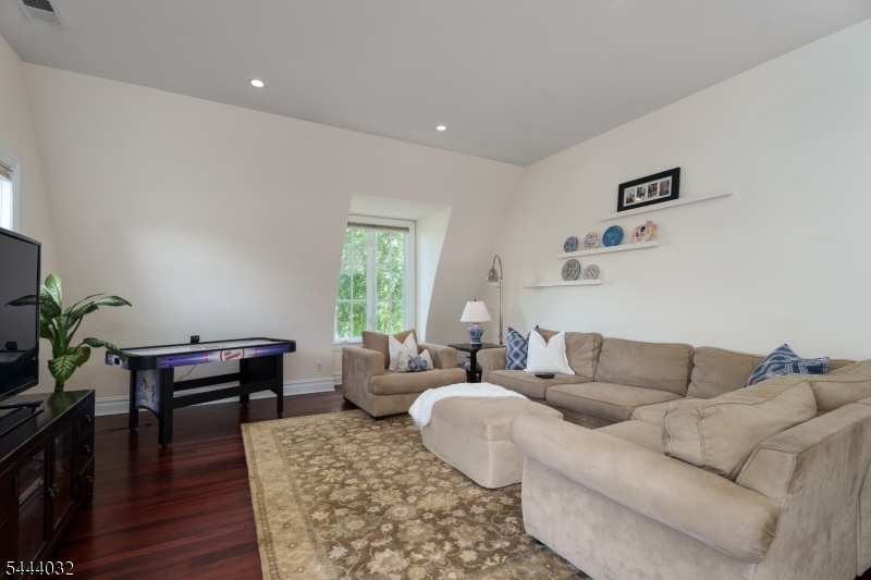 8 Flanders Valley Ct Property Photo 17