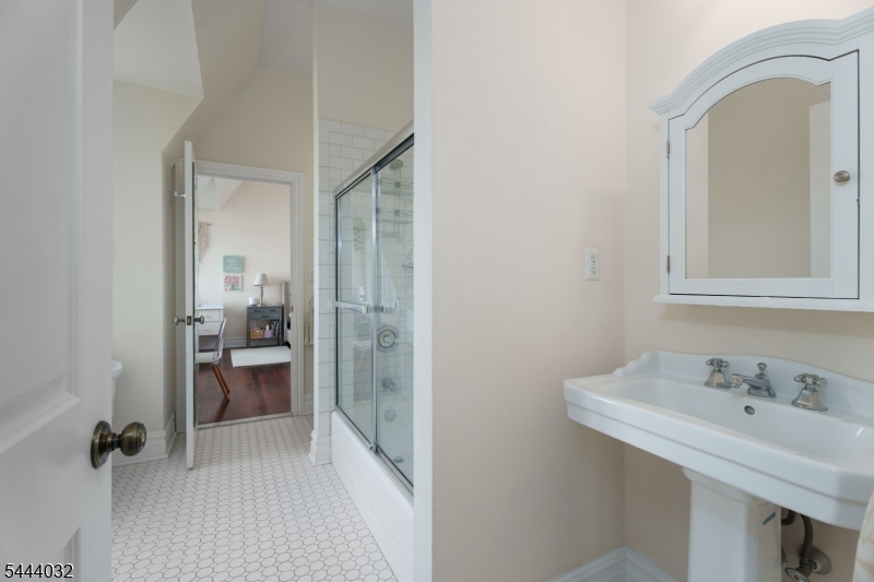 8 Flanders Valley Ct Property Photo 36