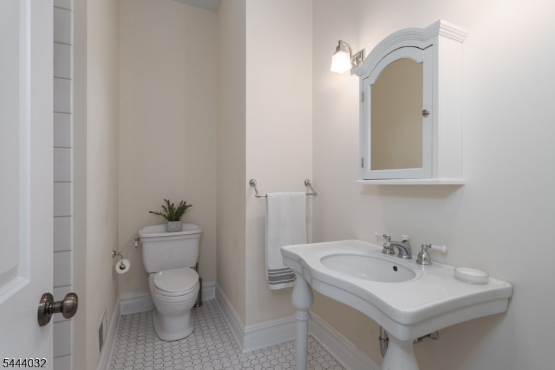 8 Flanders Valley Ct Property Photo 38