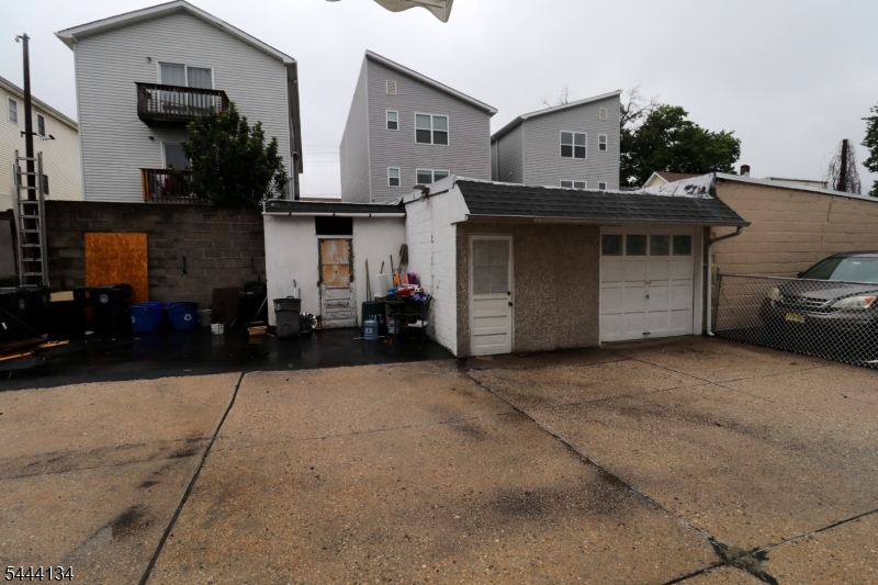 270 N 12th St Property Photo 11