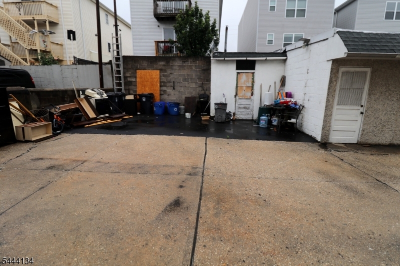 270 N 12th St Property Photo 26