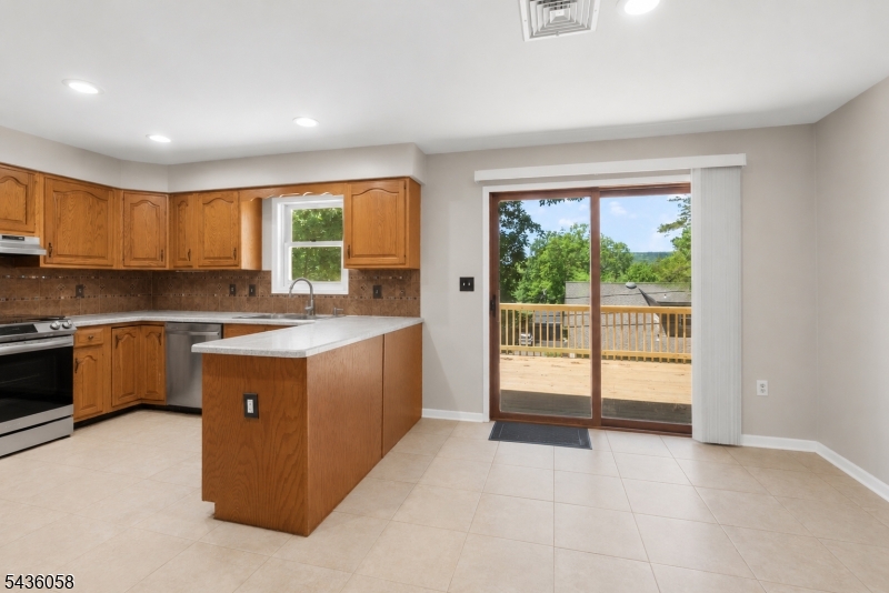 10 Tice Rd Property Photo 8