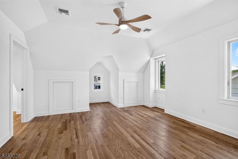 609 Harrison Ave Property Photo 21