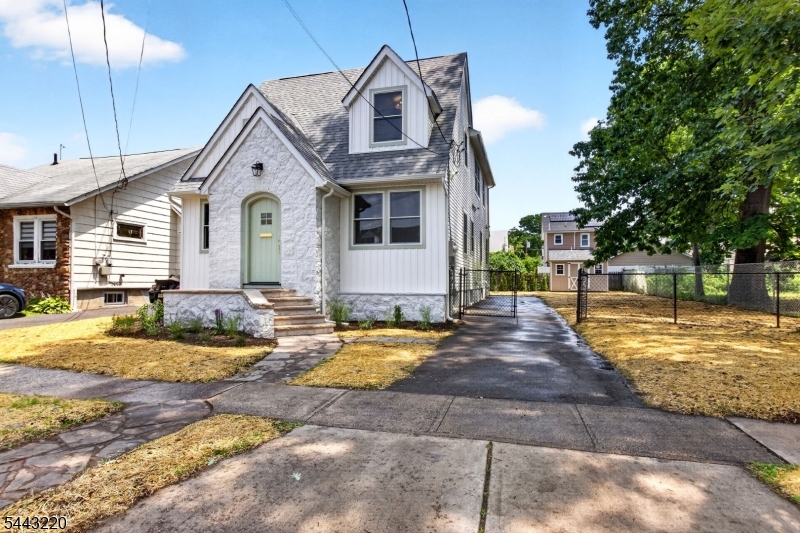 609 Harrison Ave Property Photo 40