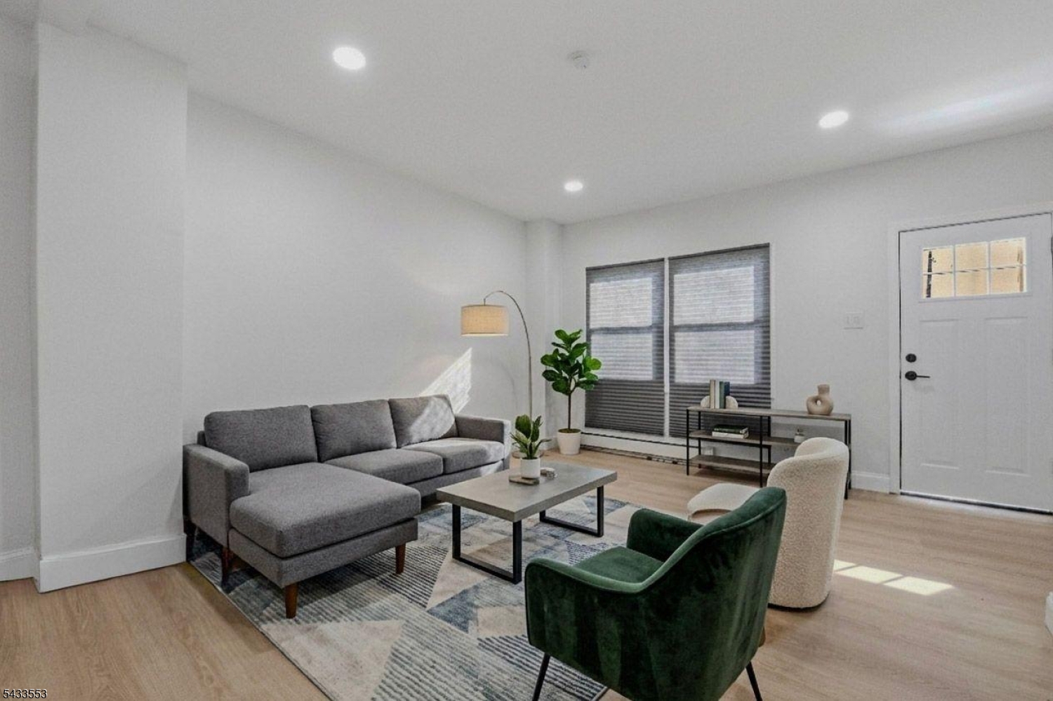 139 W 51st St Property Photo 1