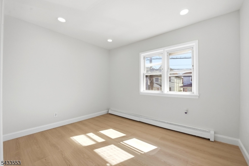 139 W 51st St Property Photo 12