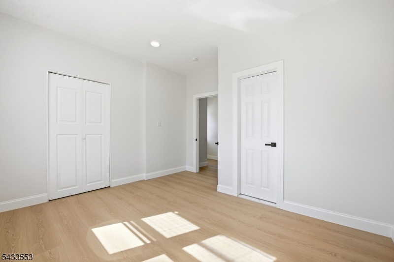 139 W 51st St Property Photo 14
