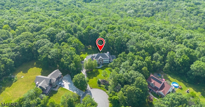 6 White Tail Ct Property Photo 3
