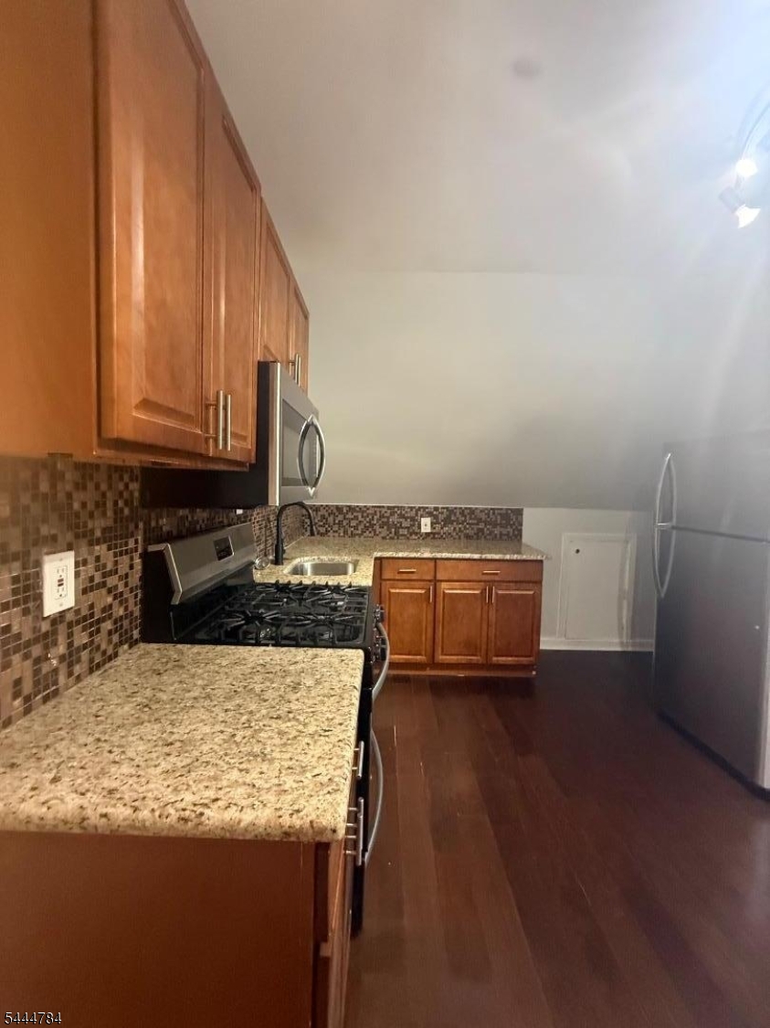 409 Bacheller Ave Property Photo 10