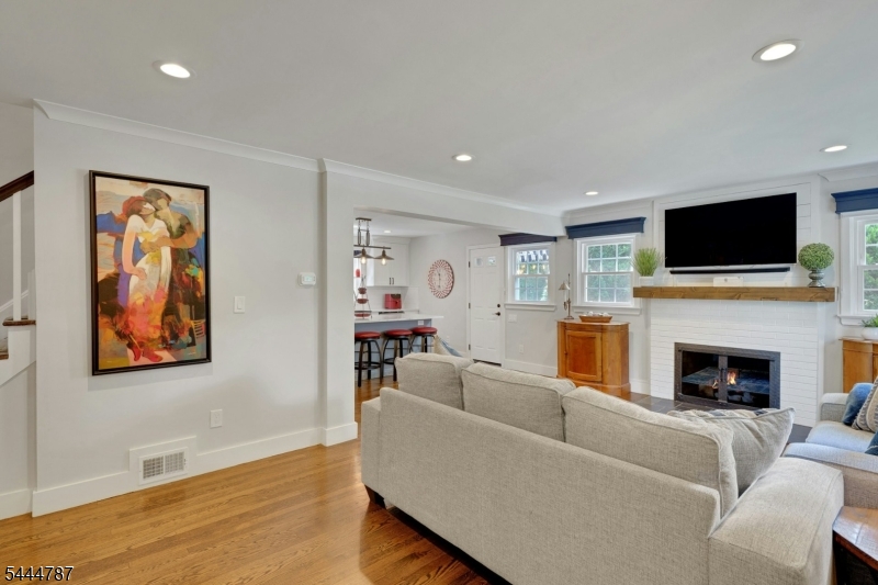 7 Hawthorne Ave Property Photo 6