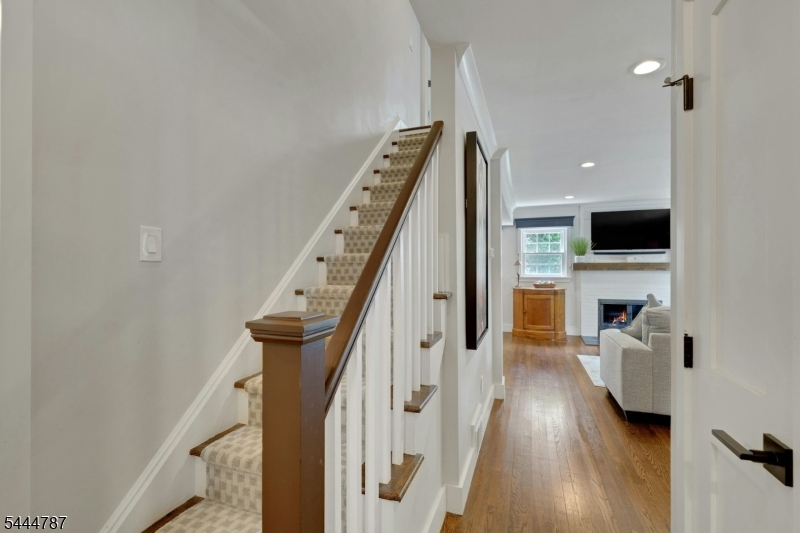 7 Hawthorne Ave Property Photo 29