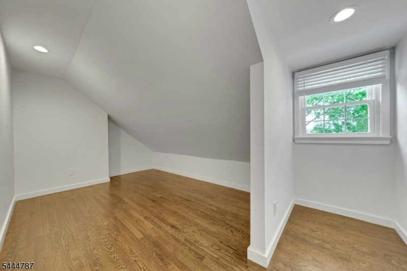 7 Hawthorne Ave Property Photo 33