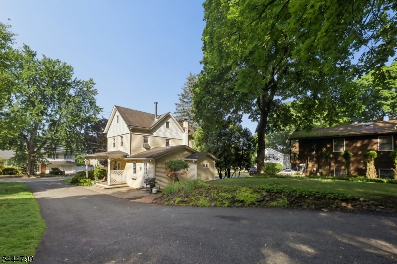 105 Harrison Ave Property Photo 4