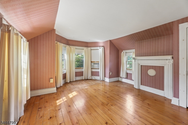105 Harrison Ave Property Photo 16