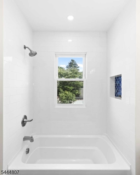 304 Irwin St Property Photo 15