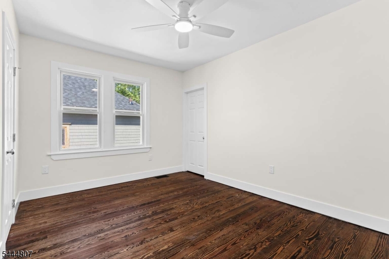 304 Irwin St Property Photo 19