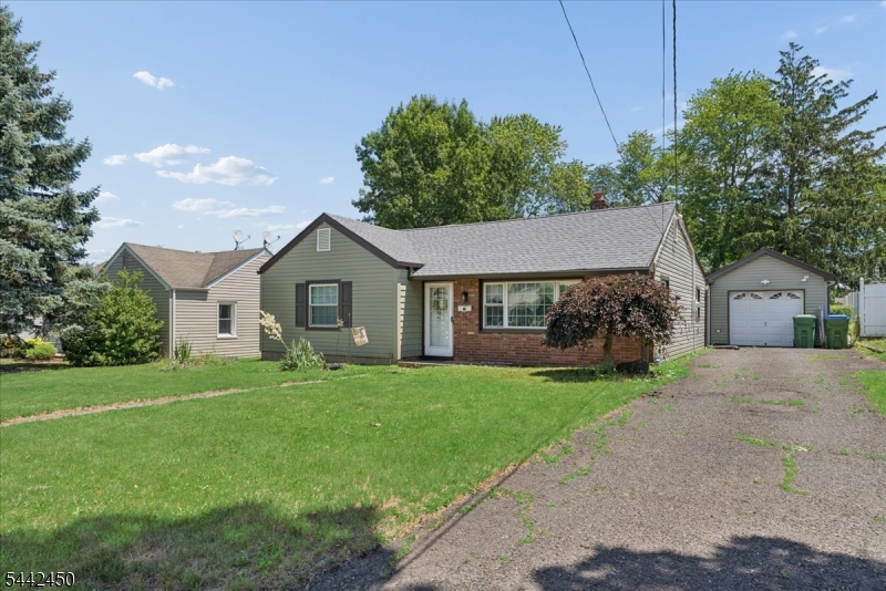 42 Walnut St Property Photo 3