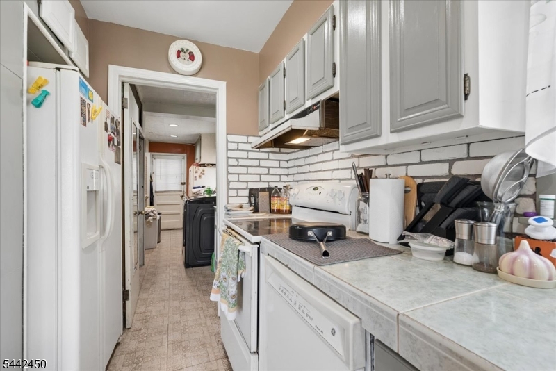 42 Walnut St Property Photo 8