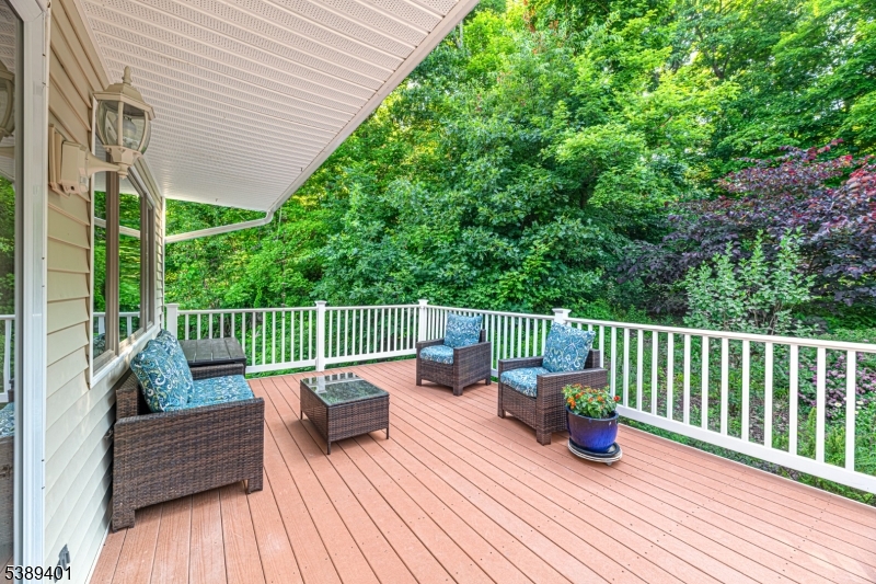 8 Pond Dr Property Photo 3
