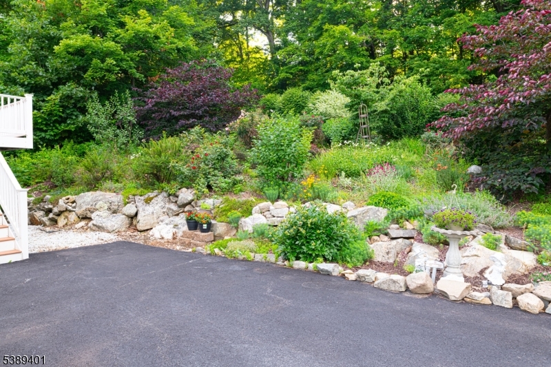 8 Pond Dr Property Photo 5