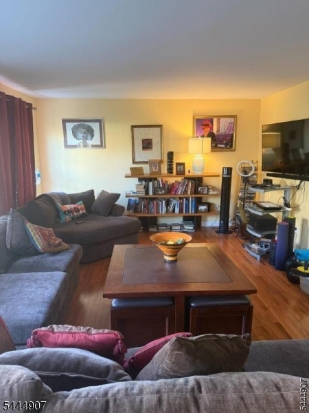 4 Colgate Dr Property Photo 2